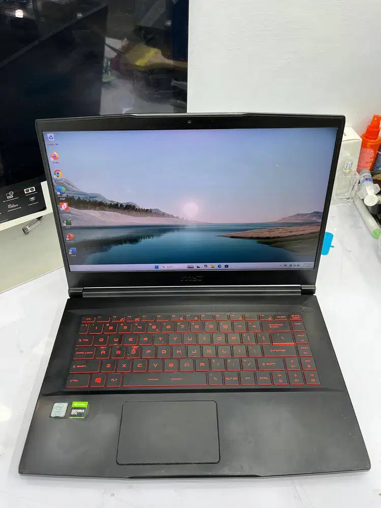 LAPTOP MSI THIN
