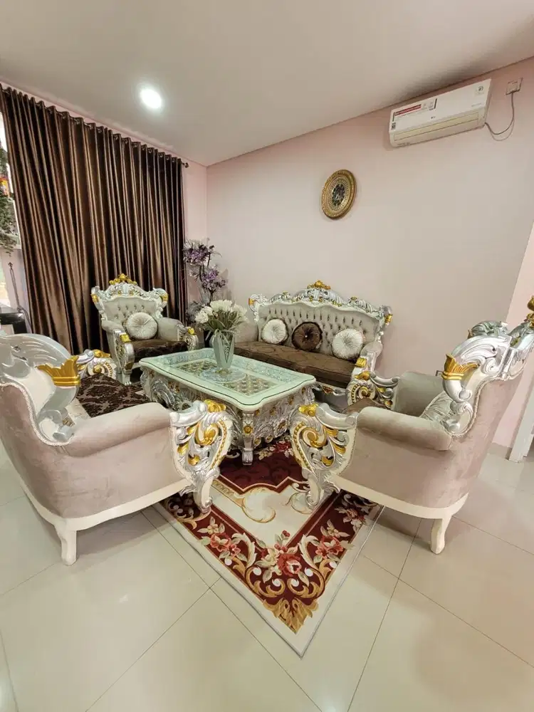 Set sofa ruang tamu lengkap dengan meja, model klasik ukiran mewah