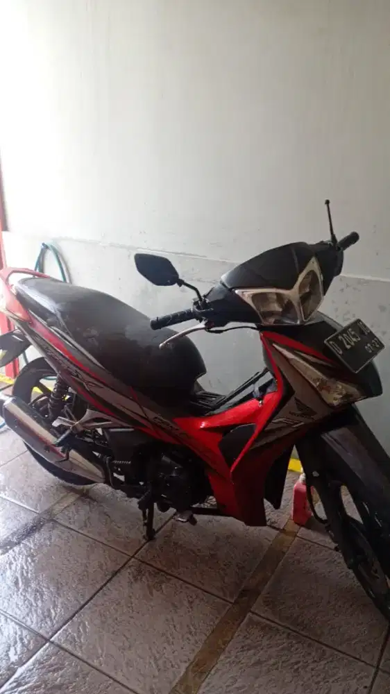 Dijua HONDA SUPRA HELMIN 2012