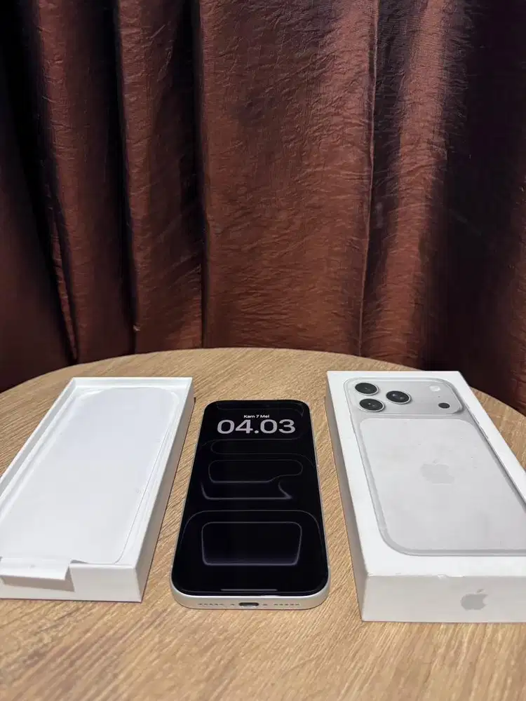 Iphone 17 Pro 256 gb Ibox Resmi Pemakaian 2 Minggu