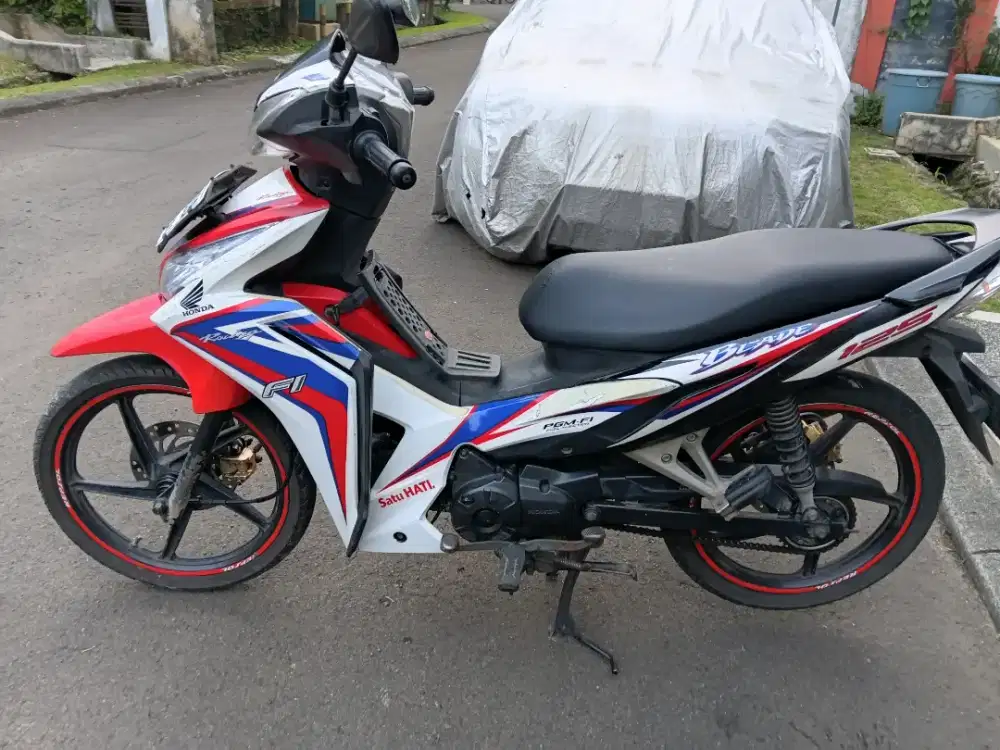 Honda Blade 125 Fi cw dd th 2015 pajak panjang lengkap
