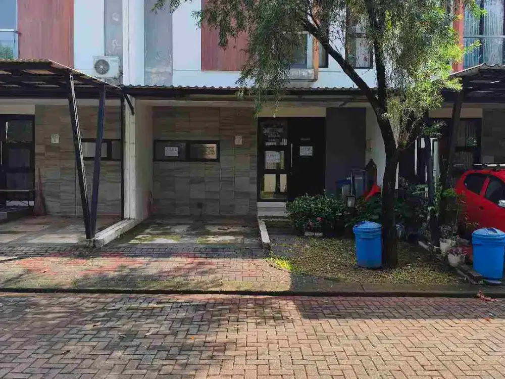 Rumah standar depan Taman Delatinos BSD city
