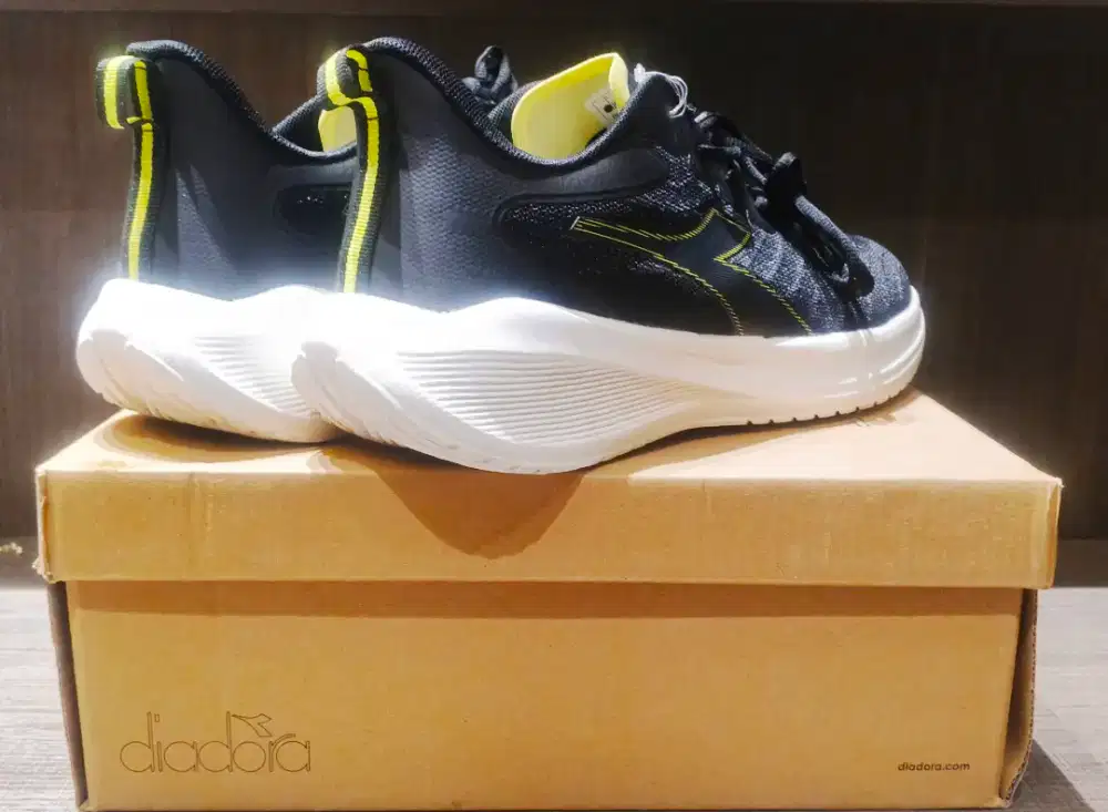 Jual sepatu diadora