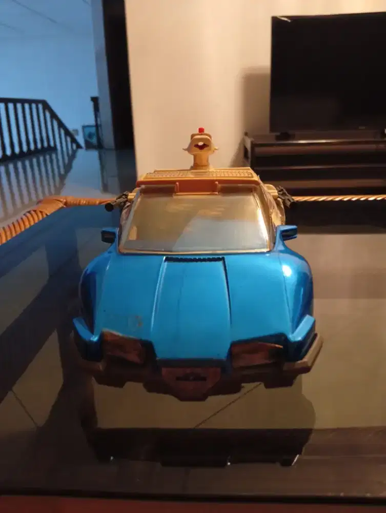 Mobil robocop warna biru tahun 1991