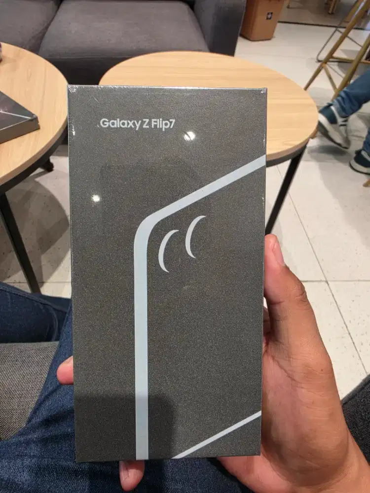 Samsung Zflip7 12/512gb Black segel dos. Dapat hadiah