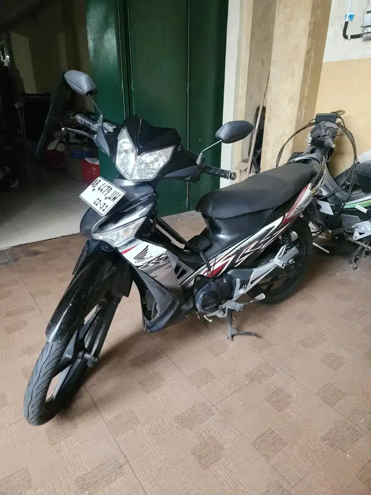 Supra 125 cw karbulasi roso sekali  hitam 2011 gbm wonosari