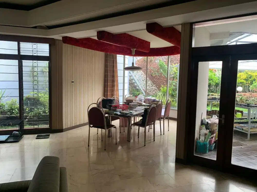 Luas Tanah Luas.. Rumah Mewah Berlokasi DI Kawasan Tenang Sayap Cipaganti, Bandung