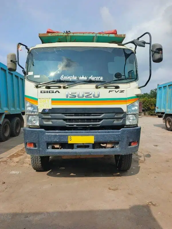 Diual isuzu dumptruk 6 x 4 10 roda 285 ps