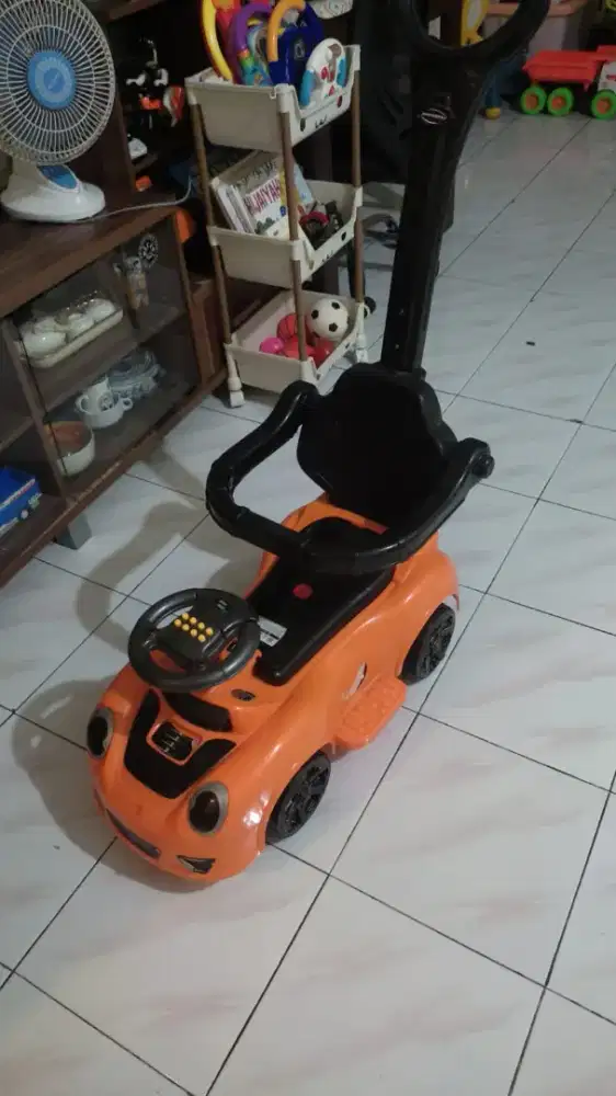 Mobil mainan anak