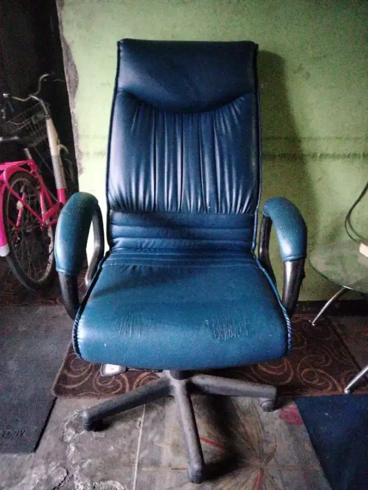 Di jual kursi kantor direktur masih ok,, hidrolik ok