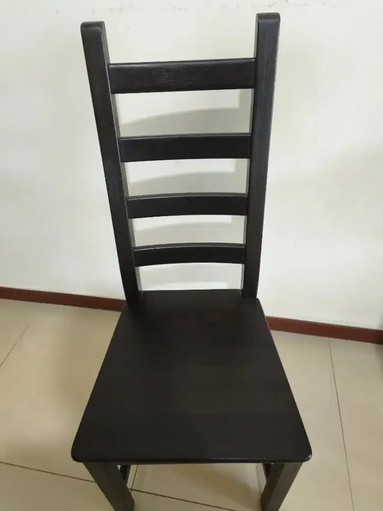 Kursi kayu merk ikea