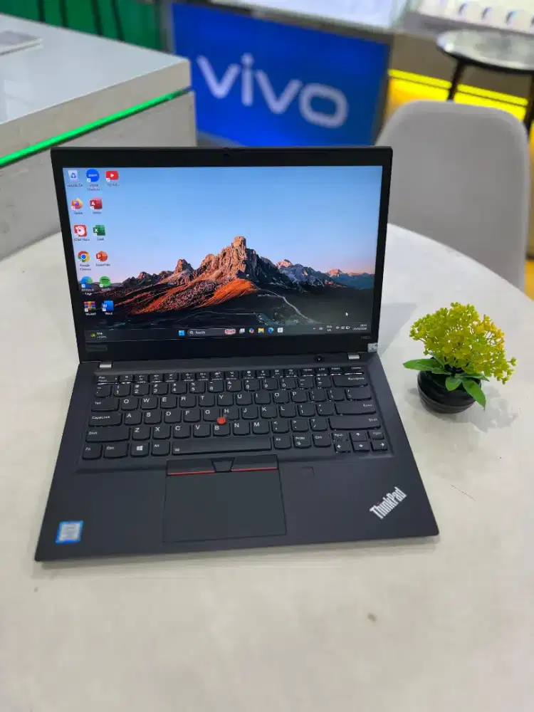LAPTOP LENOVO BODY SLIM RINGAN LENOVO THINKPAD T490s | BISA KREDIT