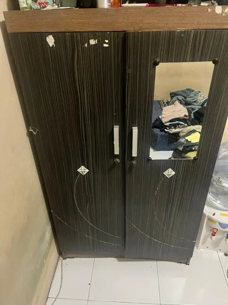 Lemari Bekas dua pintu