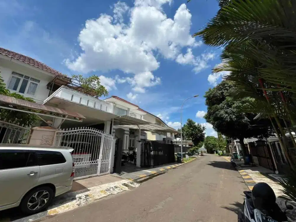 Jual Rumah Jl Sakura Puspitaloka Bsd 4+1 KT Semi Furnish