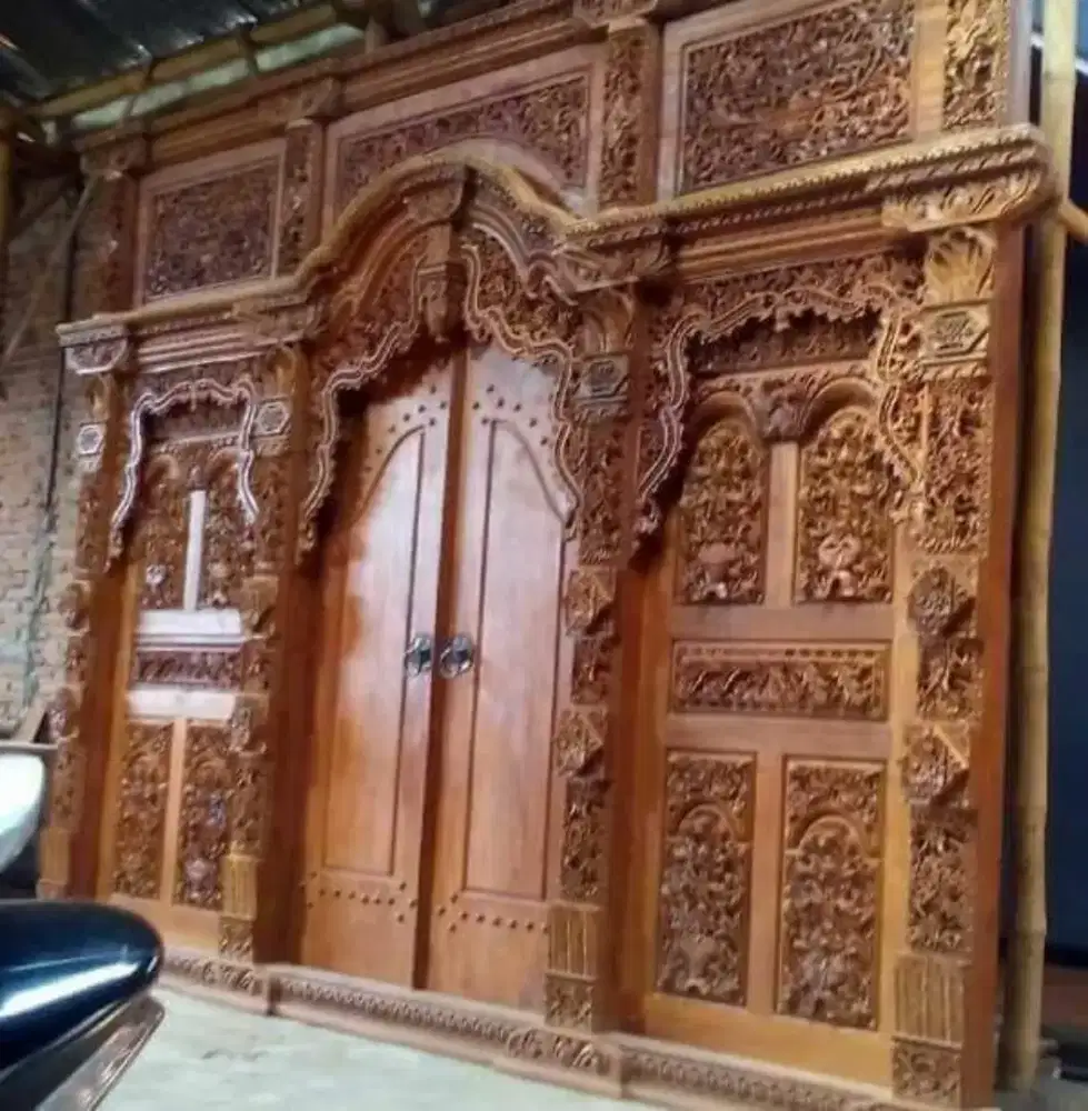 Perajin pintu gebyok