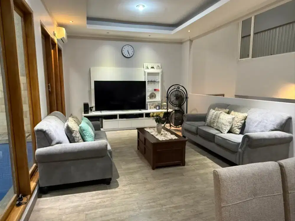 Dijual Rumah Cantik Sudah Renov Ada Swimming Pool Lokasi Strategis Dekat British School di Sektor 9 Bintaro  Fn-16528