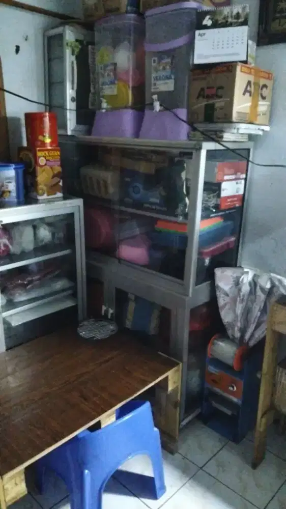 Etalase makanan kaca