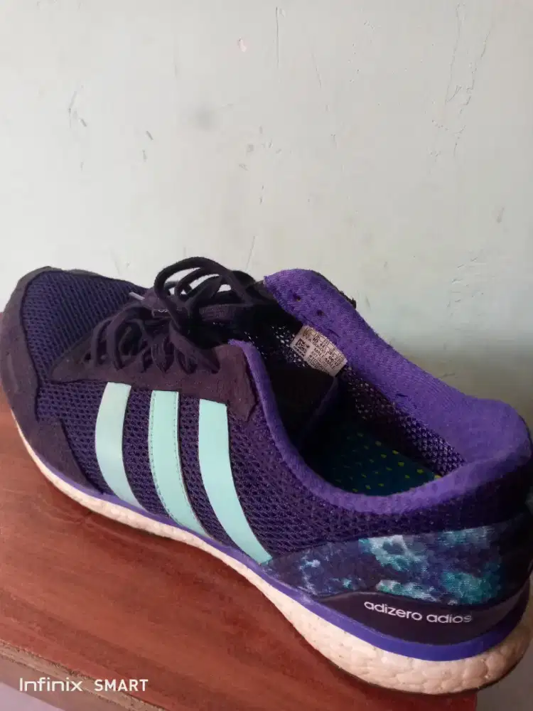Sepatu running zero