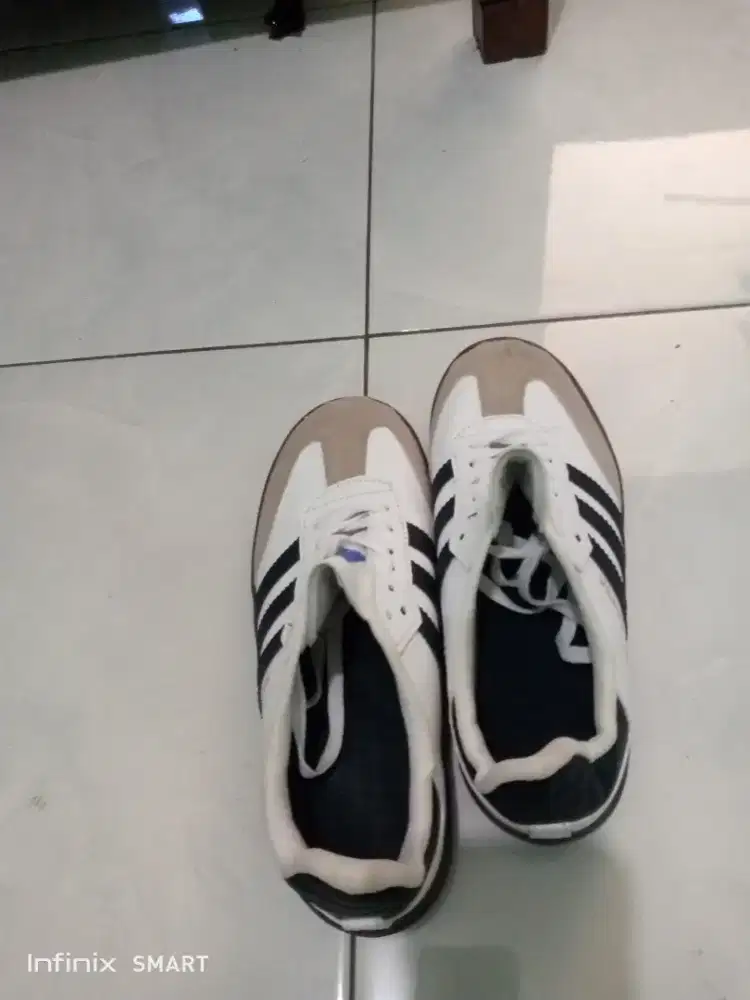 Sepatu running samba