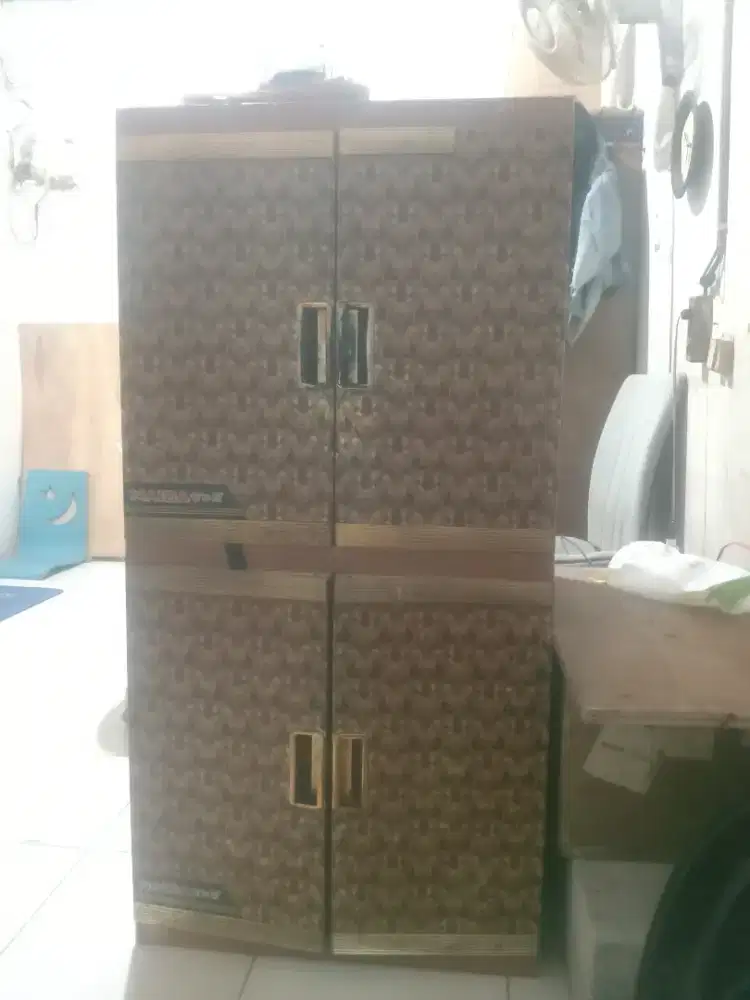 Perabotan lemari