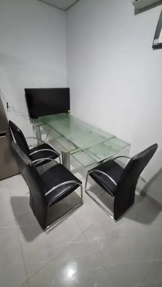 Meja makan kaca 160x85