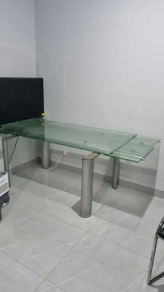 Meja makan kaca 160x85