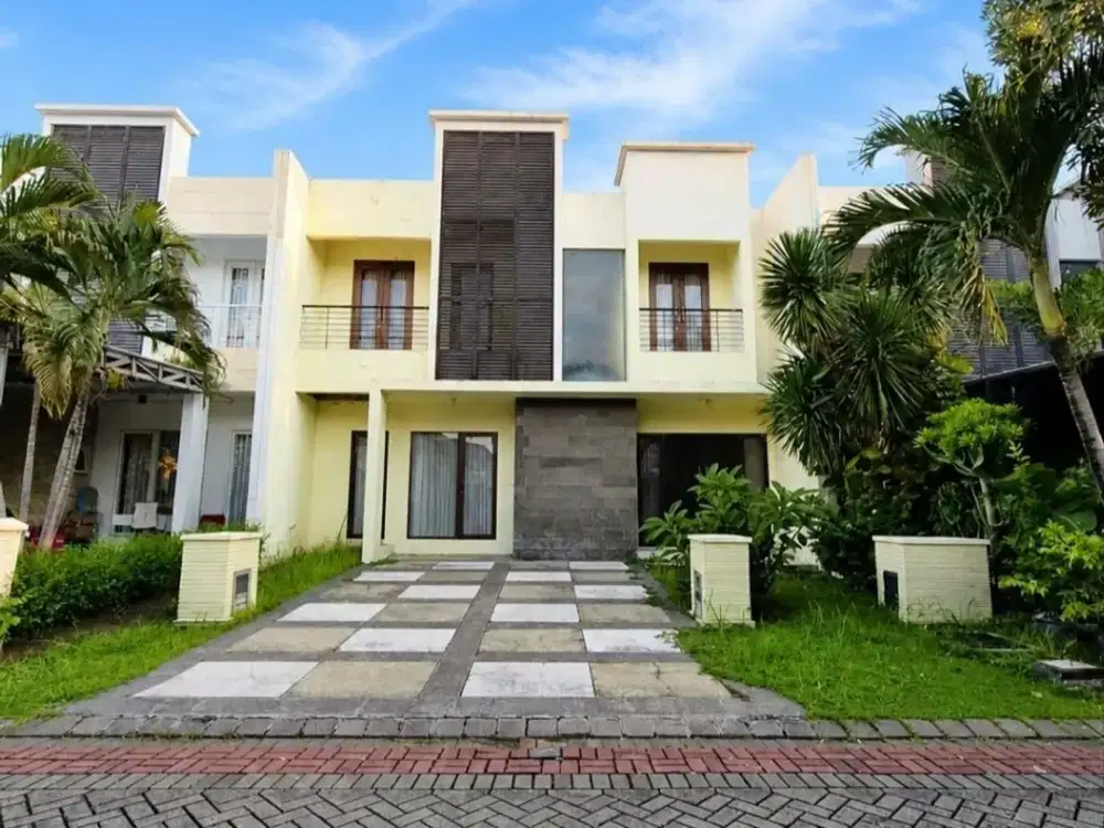 Rumah The Mansion, Pakuwon Indah STRATEGIS, SIAP HUNI, CARPORT