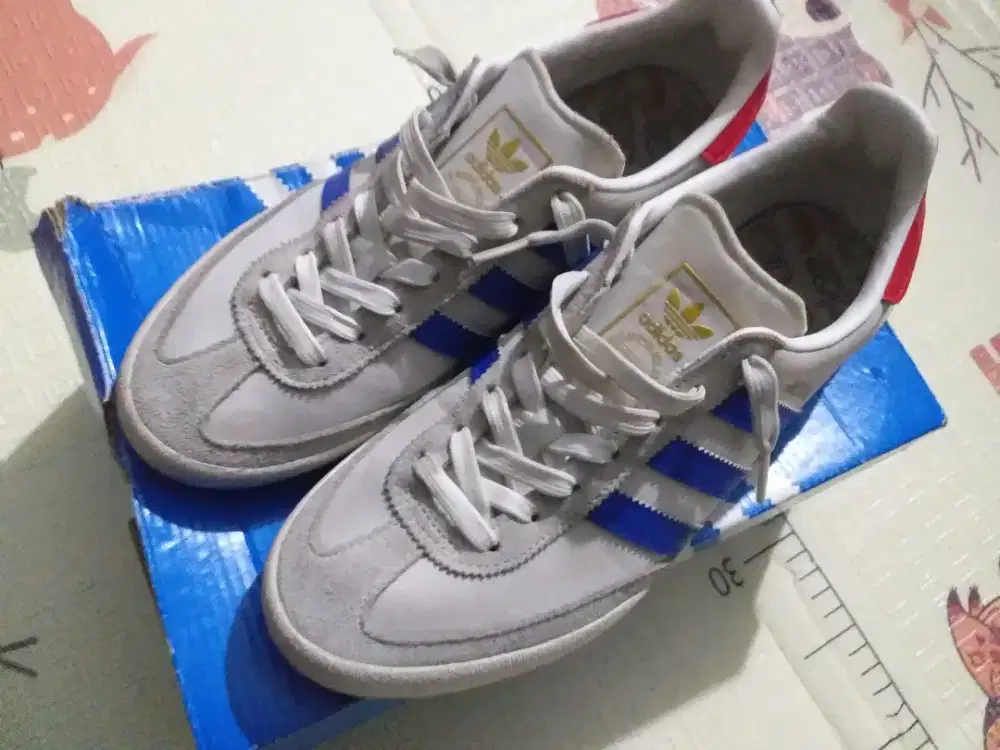 Addidas jeans size 40,5