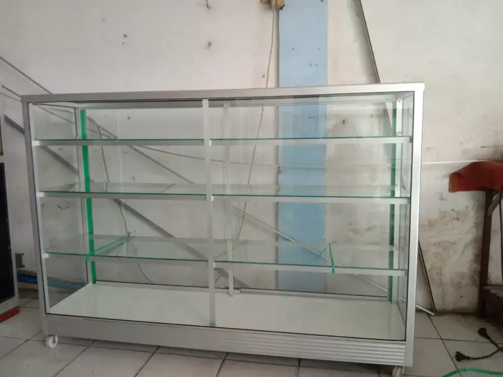 Kaca etalase second
