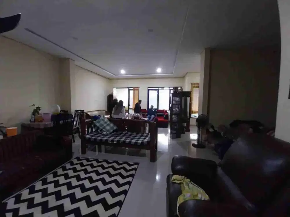 Rumah bagus harga murah tanah luas lokasi ujung berung