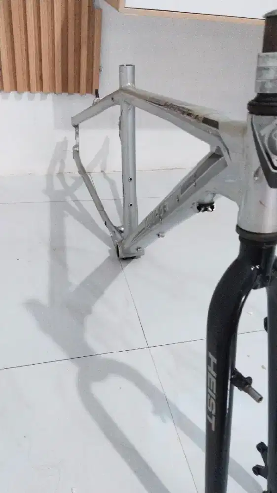 Frame set polygon heist size 28