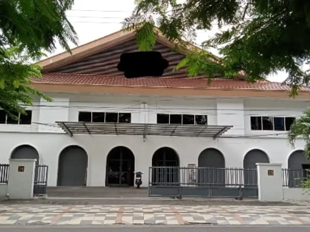 Bangunan Ex Showroom Mobil Tengah kota