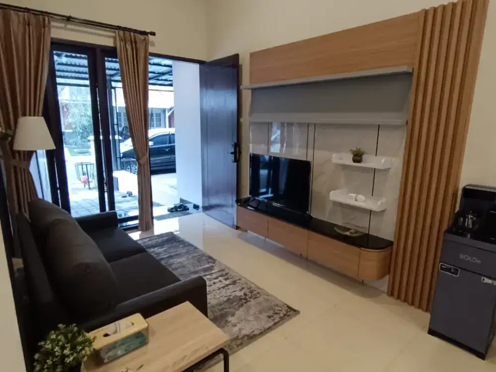 Lengkap Dengan Furniture, Rumah Cantik Siap Huni Di Tatar Favorite, Kota Baru Parahyangan, Bandung