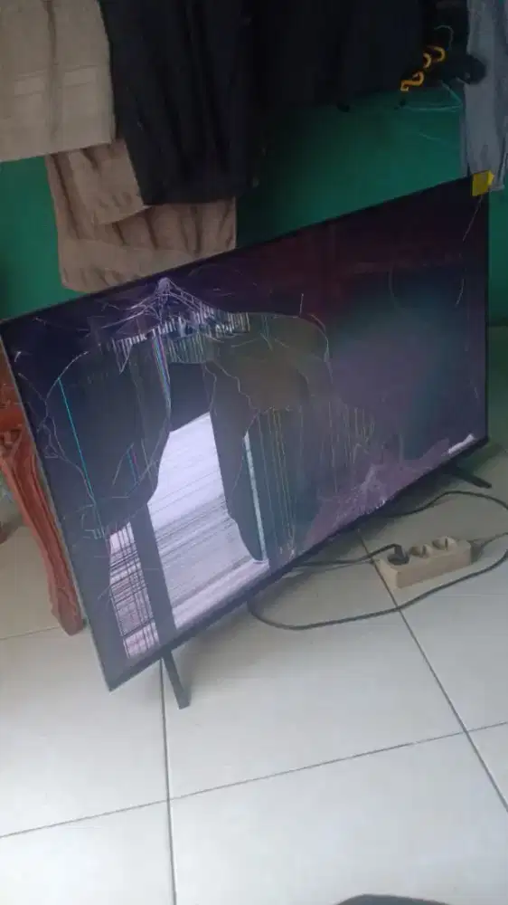 TV MERK HISENSE 43IN