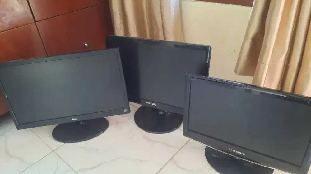 Borong aja Monitor 3Unit 20inc 19inc 16inc (Kondisi Mati)Bekas kantor