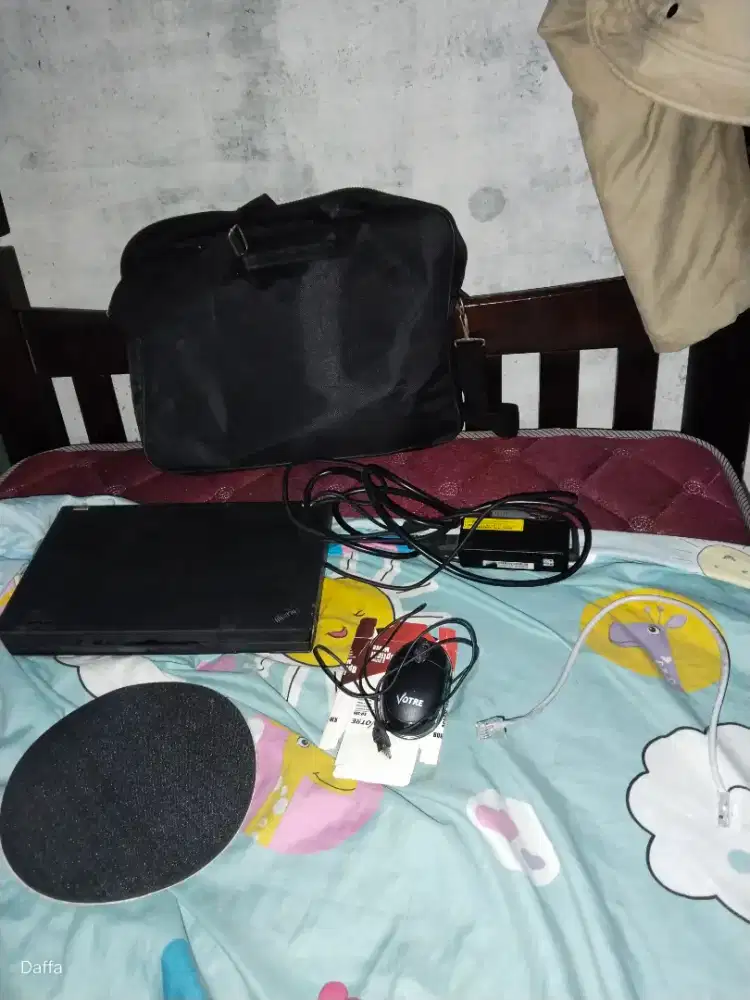 Di jual laptop merek Lenovo , layar aman tidak pecah