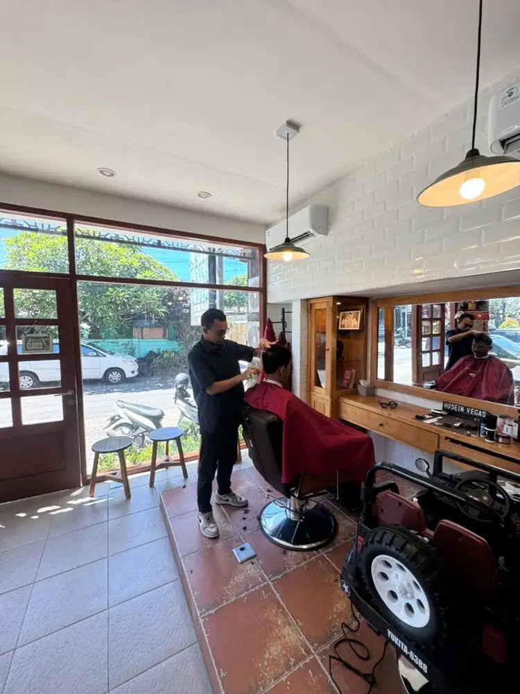 Dibutuhkan Barberman Capster Tukang Cukur Berpengalaman