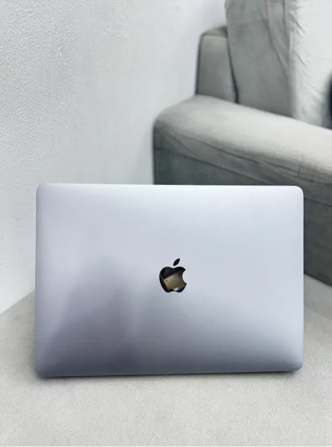 MACBOOK PRO 2020 INTEL i5 RAM 8/256 GB