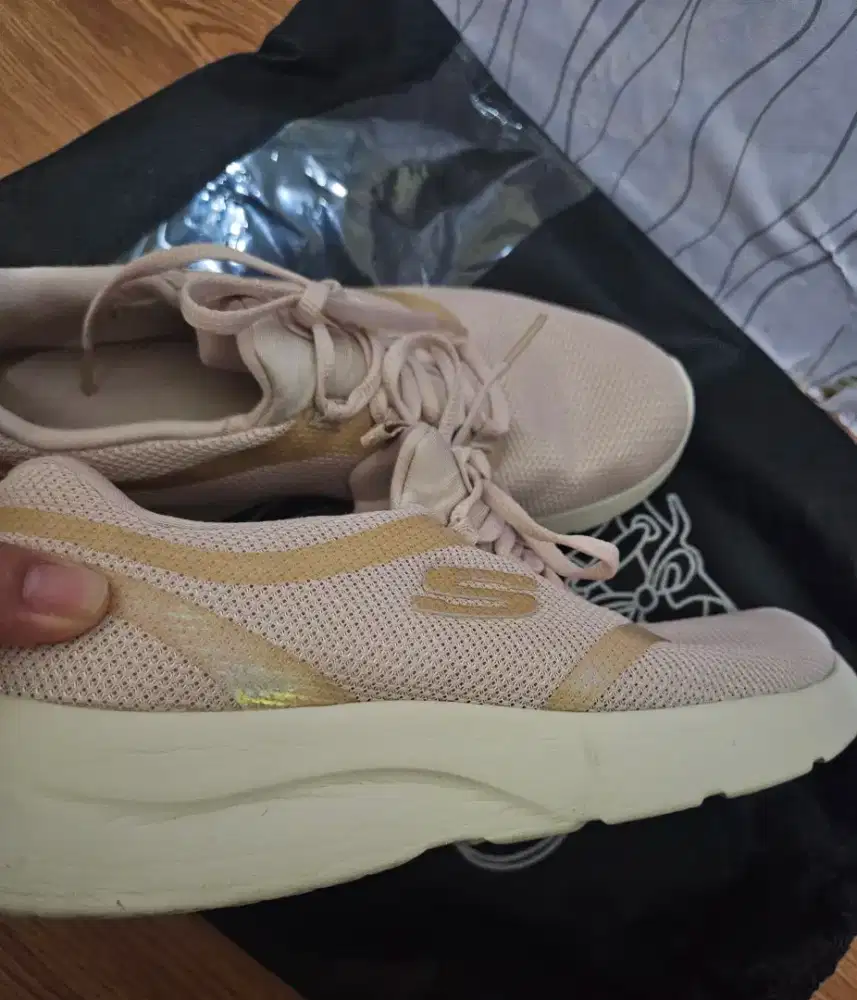 Sepatu Skechers Memory Foam
