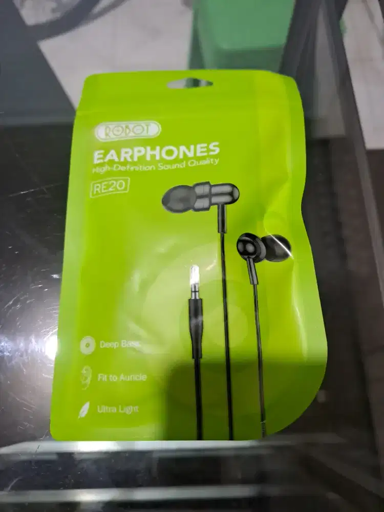 Robot Earphones RE20 Kualitas Suara Jernih & Mengagumkan Desain Robot