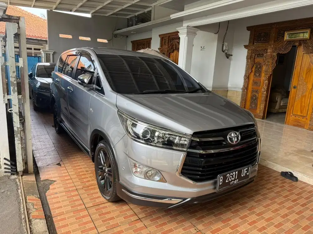 Toyota Venturer Bensin 2017 matic