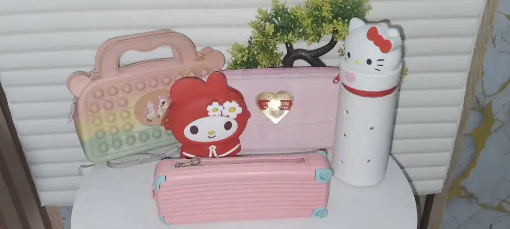 Tempat pensil dan dompet