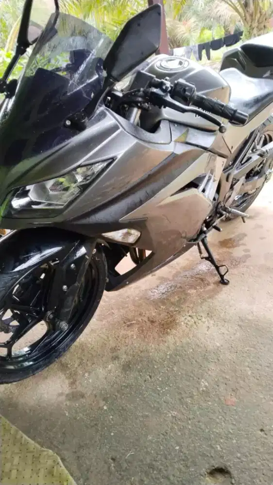 Menjual motor KAWAZAKI 250 CC