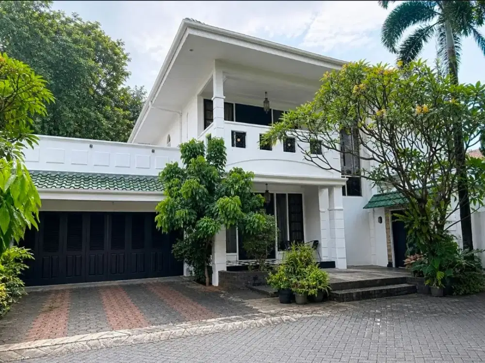 Murah!!! Dijual Rumah Cantik di Kemang 2 lantai