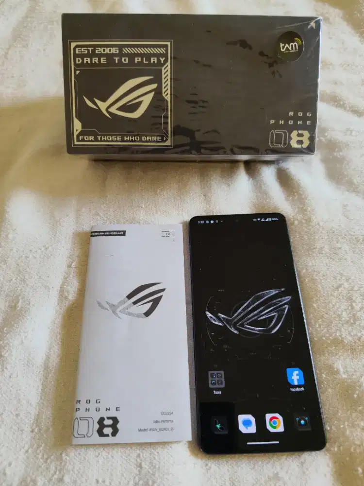 ROG Phone 8 5G ram 12/256gb ex grs resmi Tam siap pakai Harga PAs