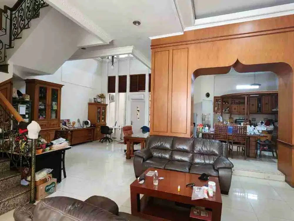 Dijual rumah nyaman 2 1/2 lt hadap Utara