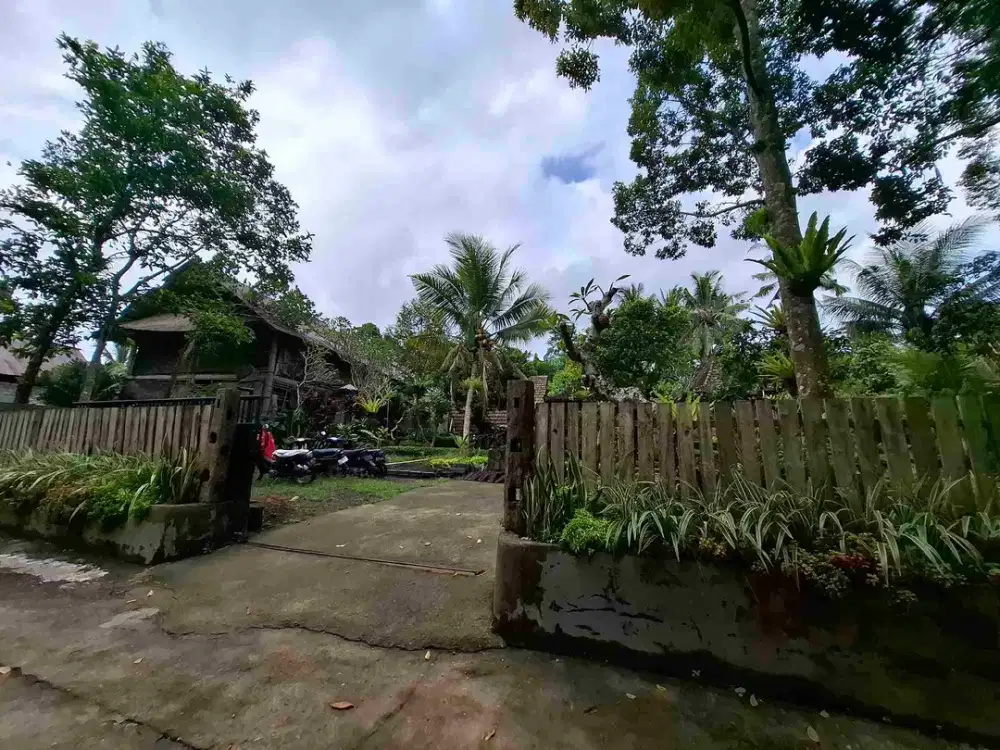 tanah luasan kecil kontur datar depan villa pribadi