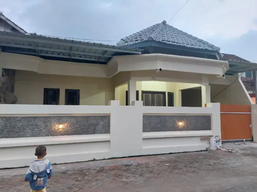 Rumah Siap Pakai 4 kamar 2 lantai Tengah Kota