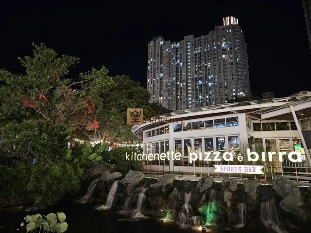 2BR Royal Mediterania Garden Bright Modern Minimalist, Dekat Mall Central Park & Taman Anggrek