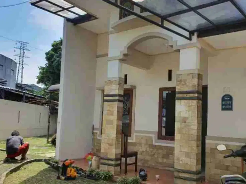 Disewakan Rumah tinggal halaman luas arcamanik